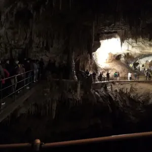 Jeskyně Postojna a hrad Predjama - víkendová zastávka s dětmi na Slovinsku