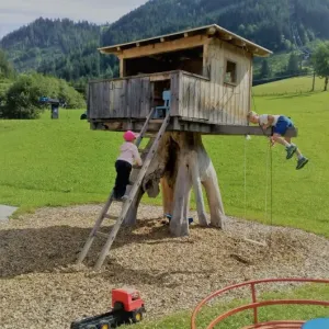 Výlet s dětmi v Alpách Ikarusem na vrchol Bischlingshöhe - Werfenweng Rakousko