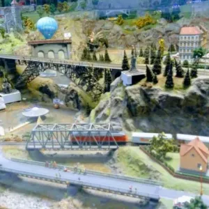 Modelový svět plný železnic a autíček - Brno