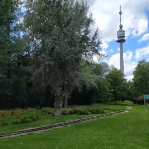 Donau park a nejvyšší věž Donau Turm - Vídeň