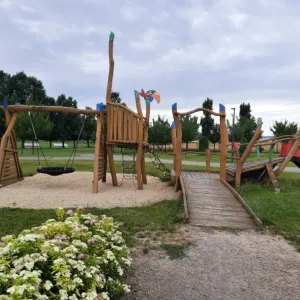 Dětský zábavní park Chvalovice a Stračí stezka - okres Znojmo
