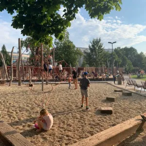 Park Komenského s parádním dětským hřištěm - Zlín