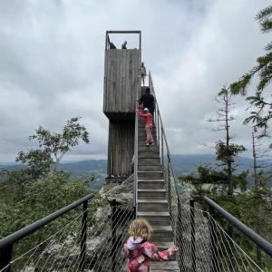 Výlet s dětmi na skalní vyhlídky Stráž - Horník