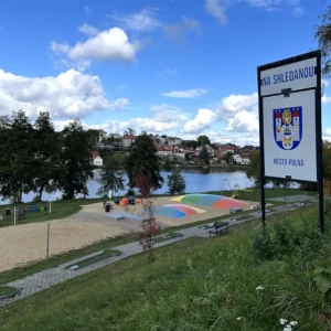 Dětské hřiště v Polné u rybníka Peklo