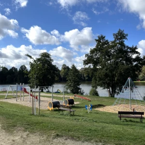 Dětské hřiště v Polné u rybníka Peklo