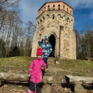 Tichánkova rozhledna - Alainova věž a Lomnice nad Popelkou