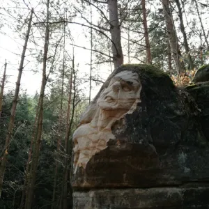 Stezka skalních reliéfů Brniště - okres Česká Lípa