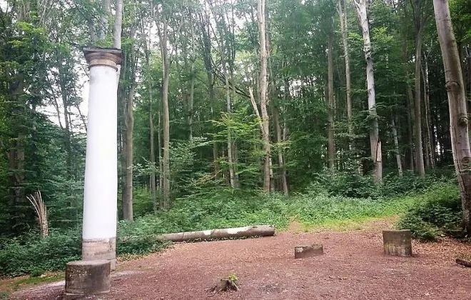 Lesní vycházka k Rytířské síni u Mladeče - okres Olomouc