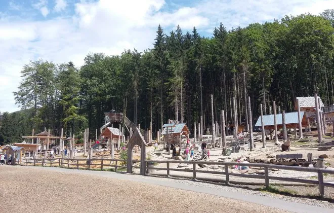 Mamutíkův vodní park a Lesní zážitkový park - Dolní Morava