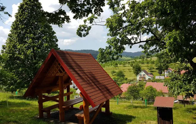 Rozhledna Čubův kopec, Kobzova lípa a kaple sv. Huberta - okres Vsetín